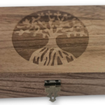 Holzkiste mit "Baum des Lebens" Motiv